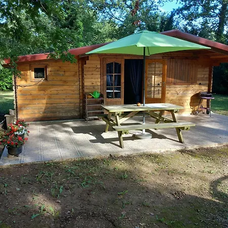 Chalet Petite Entouree De Chenes *